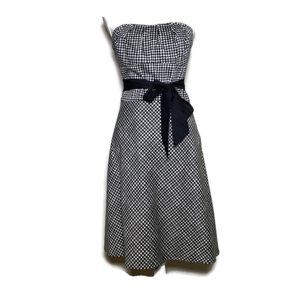 White House Black Market Dresses & Skirts - White House Black Market strapless dress size 12